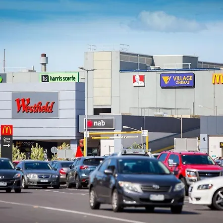 Silver House - Melbourne Airport Accommodation - 7 Minutes From Melbourne Airport-2